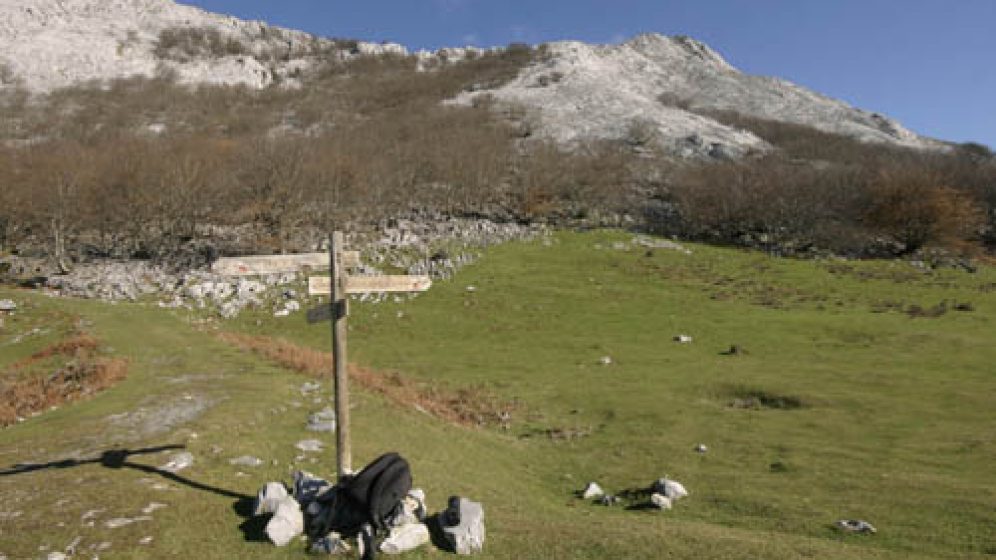 La cumbre de Anboto, en el Parque Natural de Urkiola, vista desde el piedemonte.